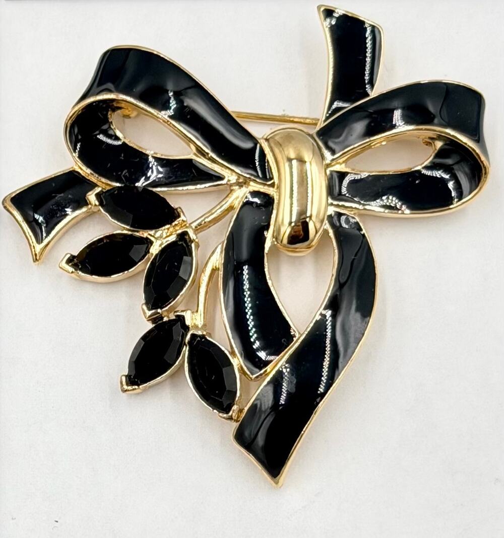 Crown TRIFARI Sculptural Black Enamel Ribbon Bow Brooch by Kunio Matsumoto